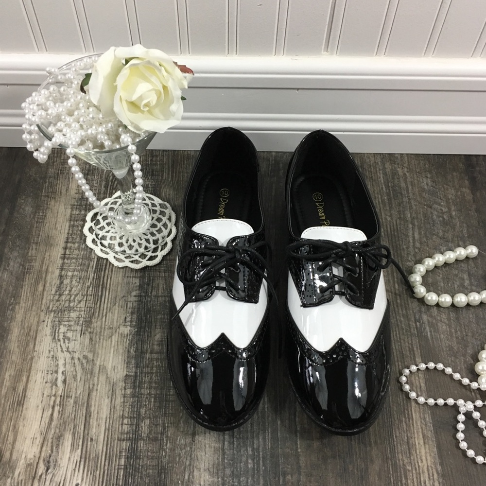 Classic Patent Flats Shoes, Women Shoes, Size 10